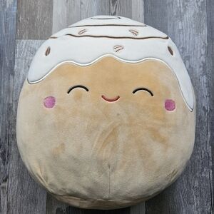 Squishmallow Chanel the Cinnamon Roll